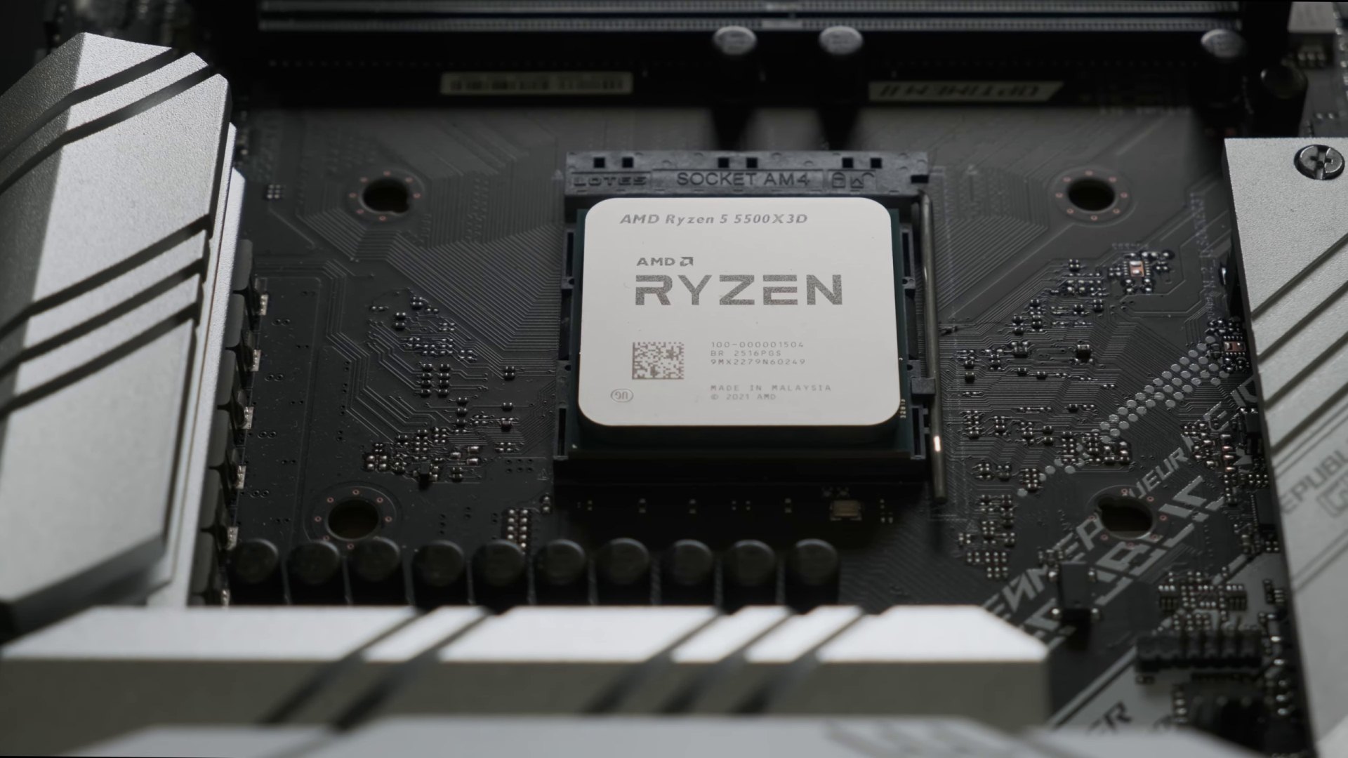 Ryzen 5 5500X3D против 7500F: тест с RTX 5090 в играх на 1440p